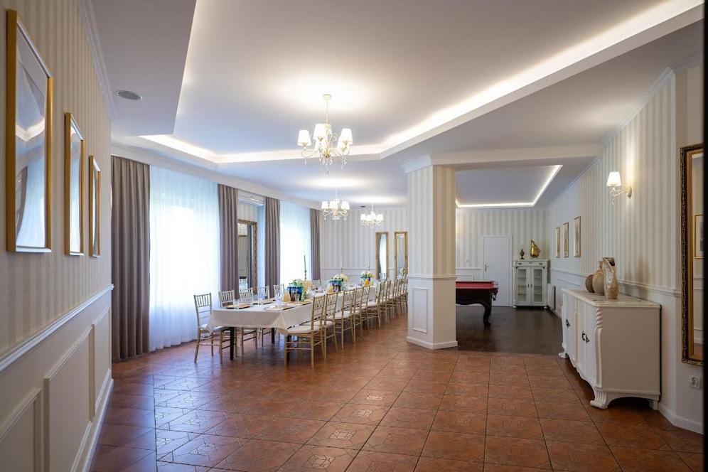 Hotel Lord Debica ภายนอก รูปภาพ