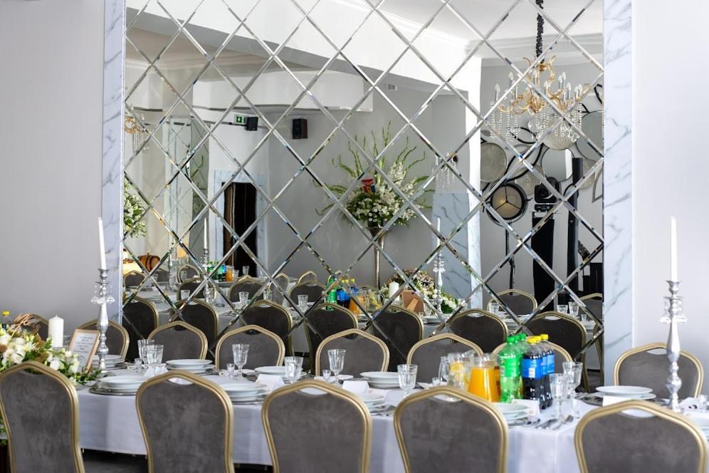 Hotel Lord Debica ภายนอก รูปภาพ