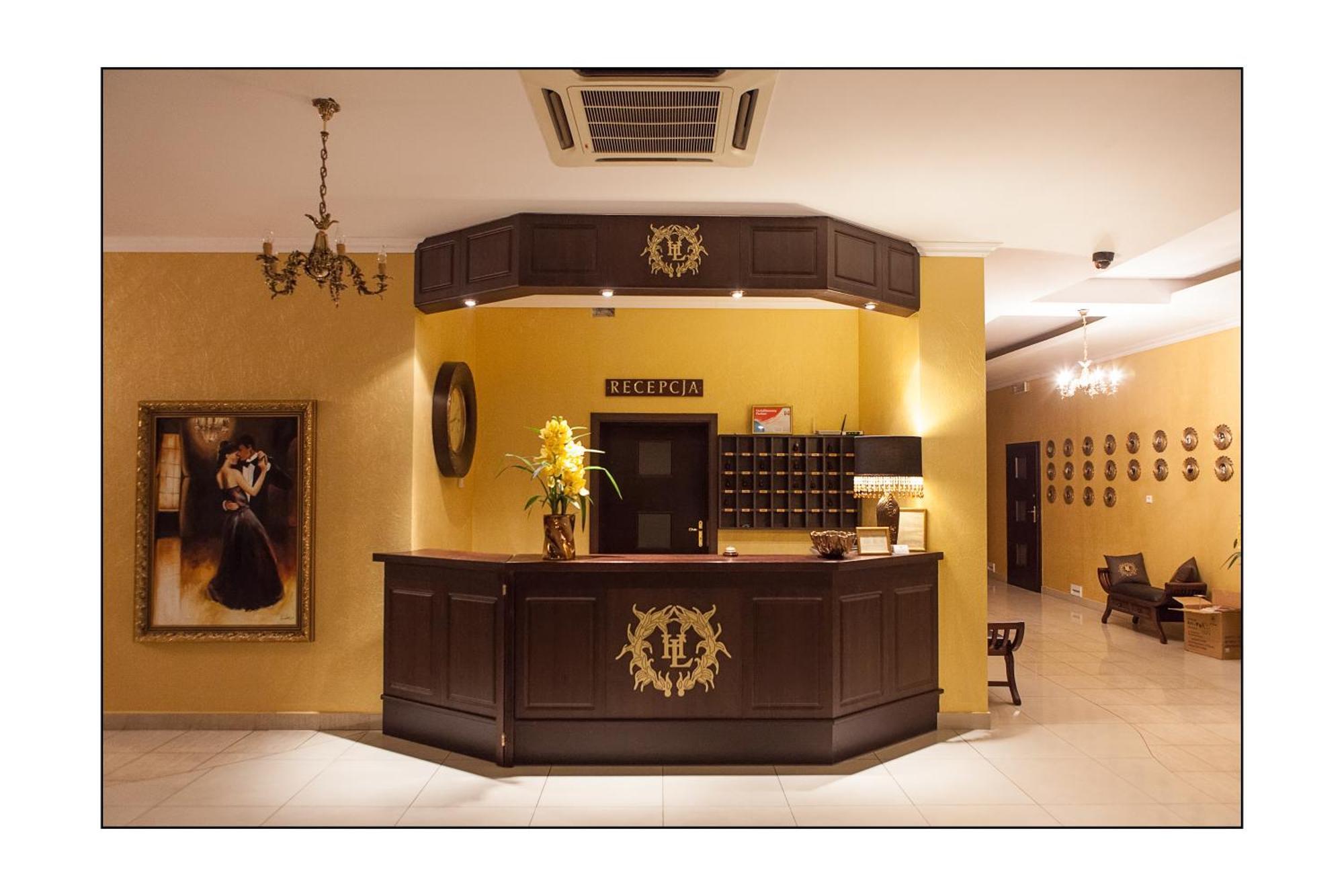 Hotel Lord Debica ภายนอก รูปภาพ