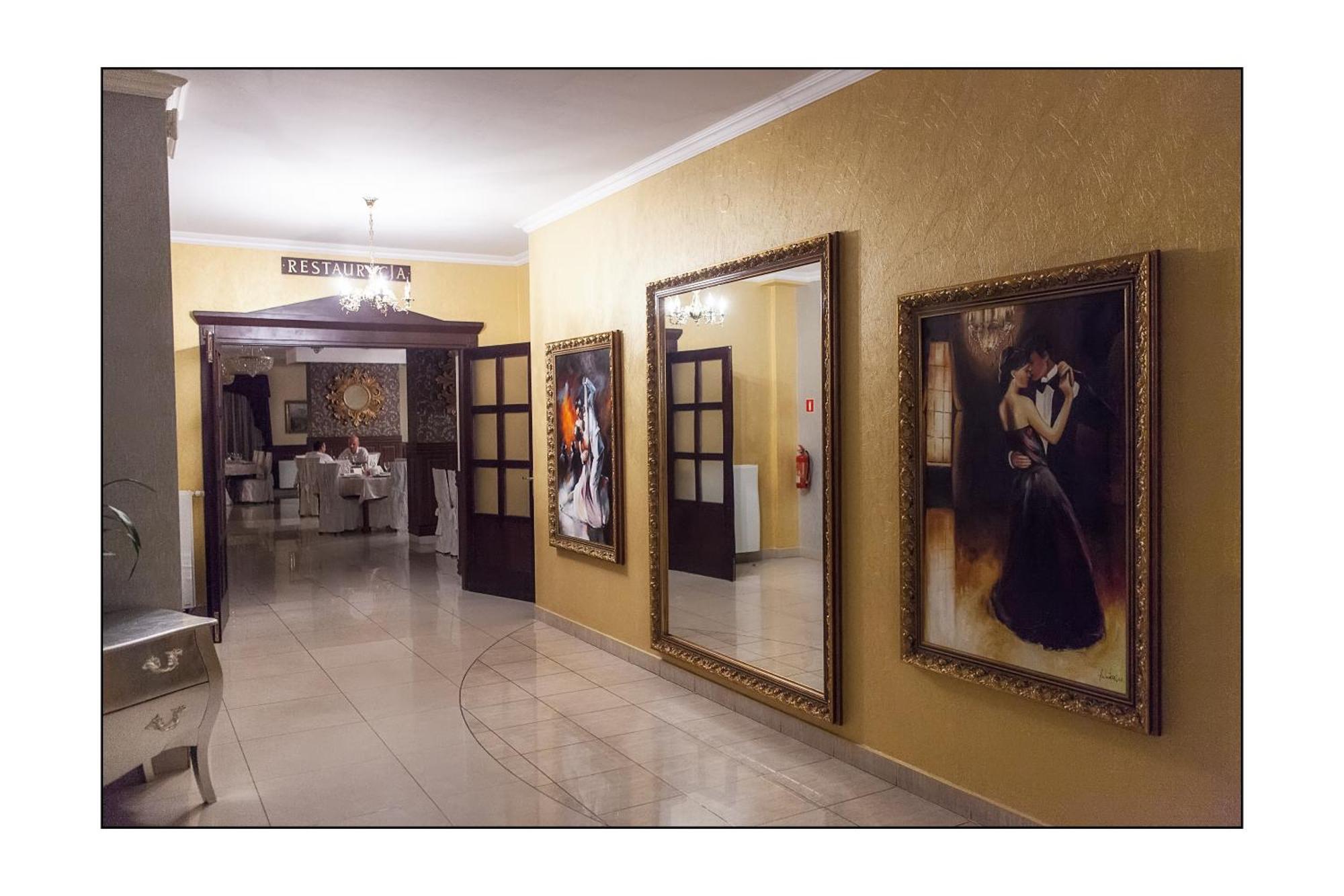 Hotel Lord Debica ภายนอก รูปภาพ
