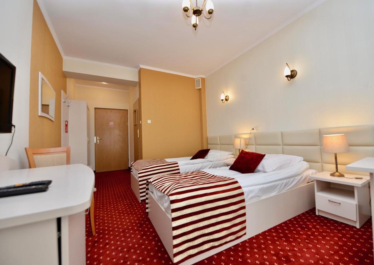 Hotel Lord Debica ภายนอก รูปภาพ